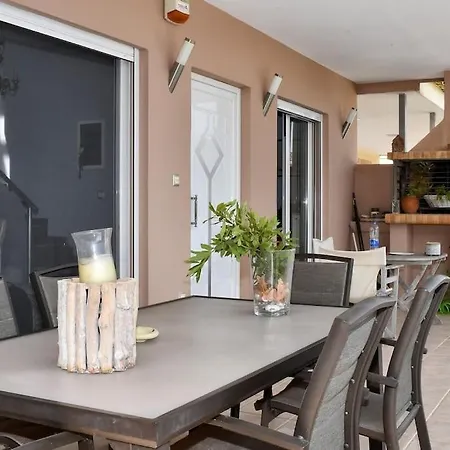 Βίλα Cat El Ίσθμια