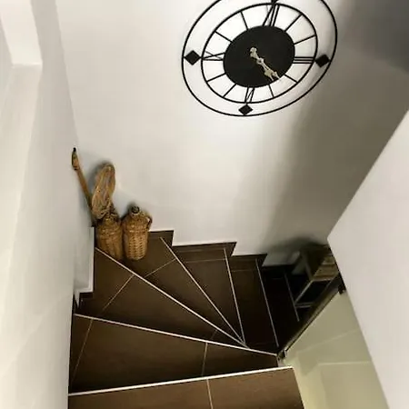 Cat El Βίλα Ίσθμια