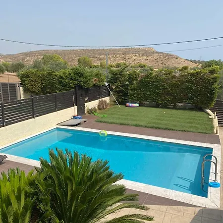 Villa Cat El Isthmia