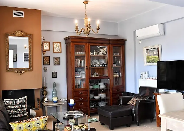 Villa Cat El Isthmia