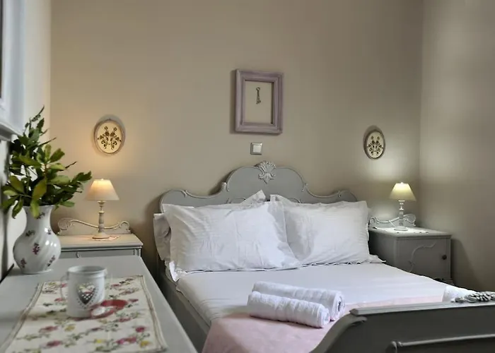 Cat El Villa Isthmia