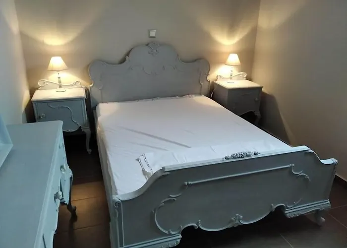 Cat El Villa Isthmia