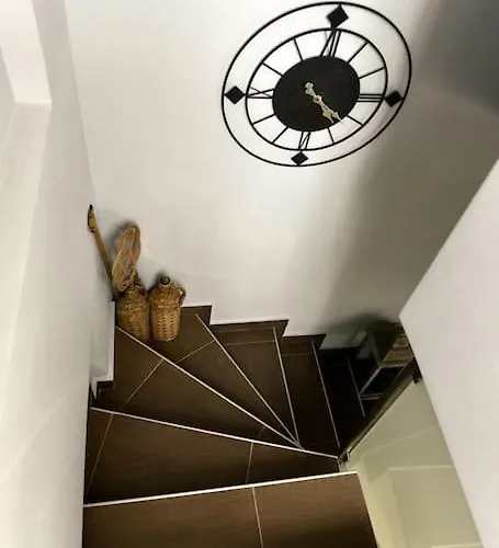 Cat El Villa Isthmia